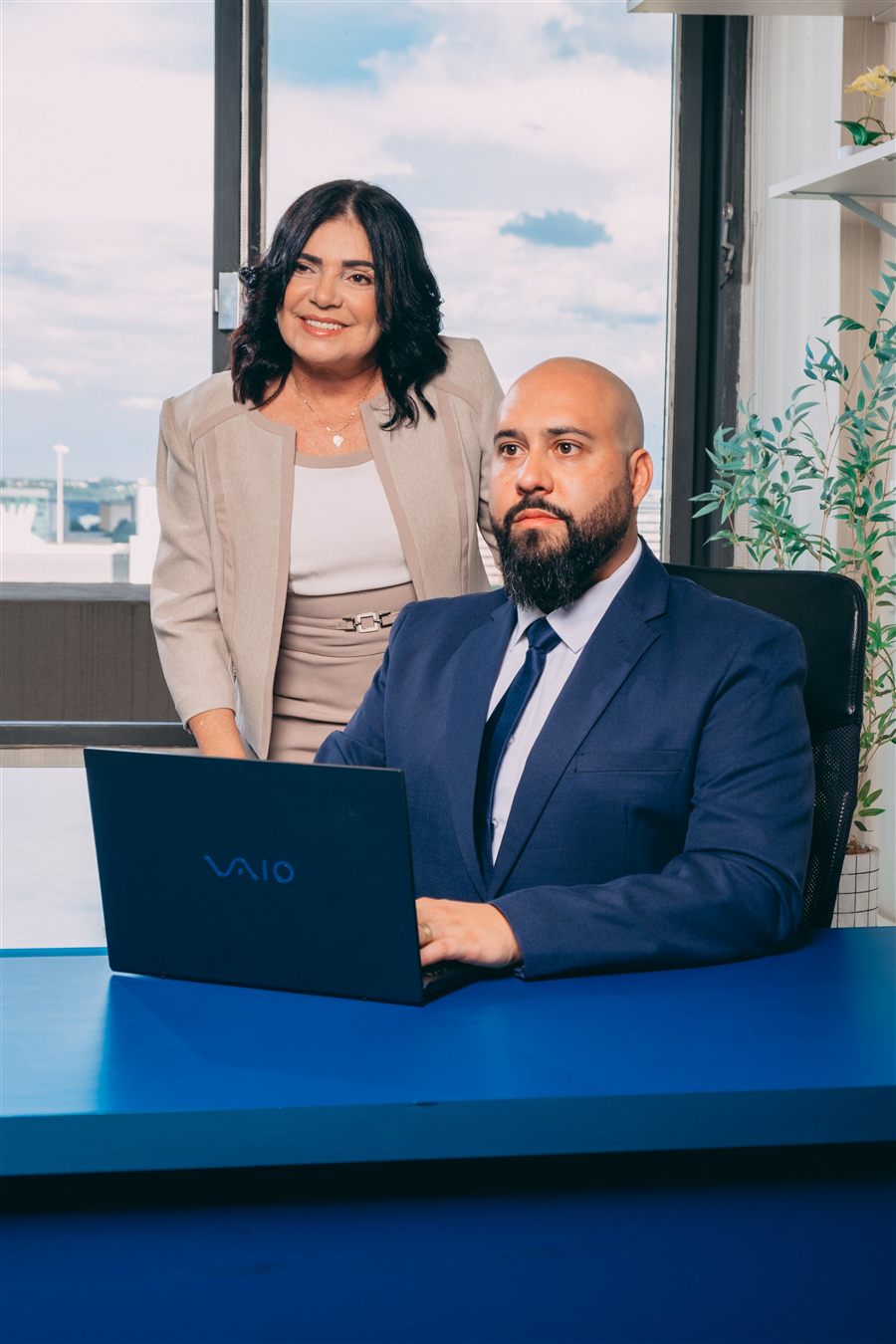 Dr. Allan Lincoln e Dra. Amélia Serpa, sócios do escritório